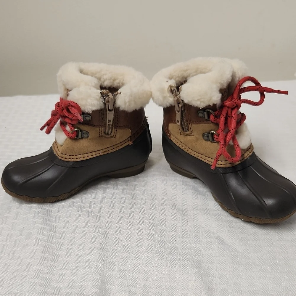 Sperry Kids' Brown Winter Boots Size 9M.  #X18